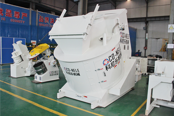 多功能混合造粒機(jī)讓你省心地完成兩道工序 多功能混合造粒機(jī)讓你省心地完成兩道工序